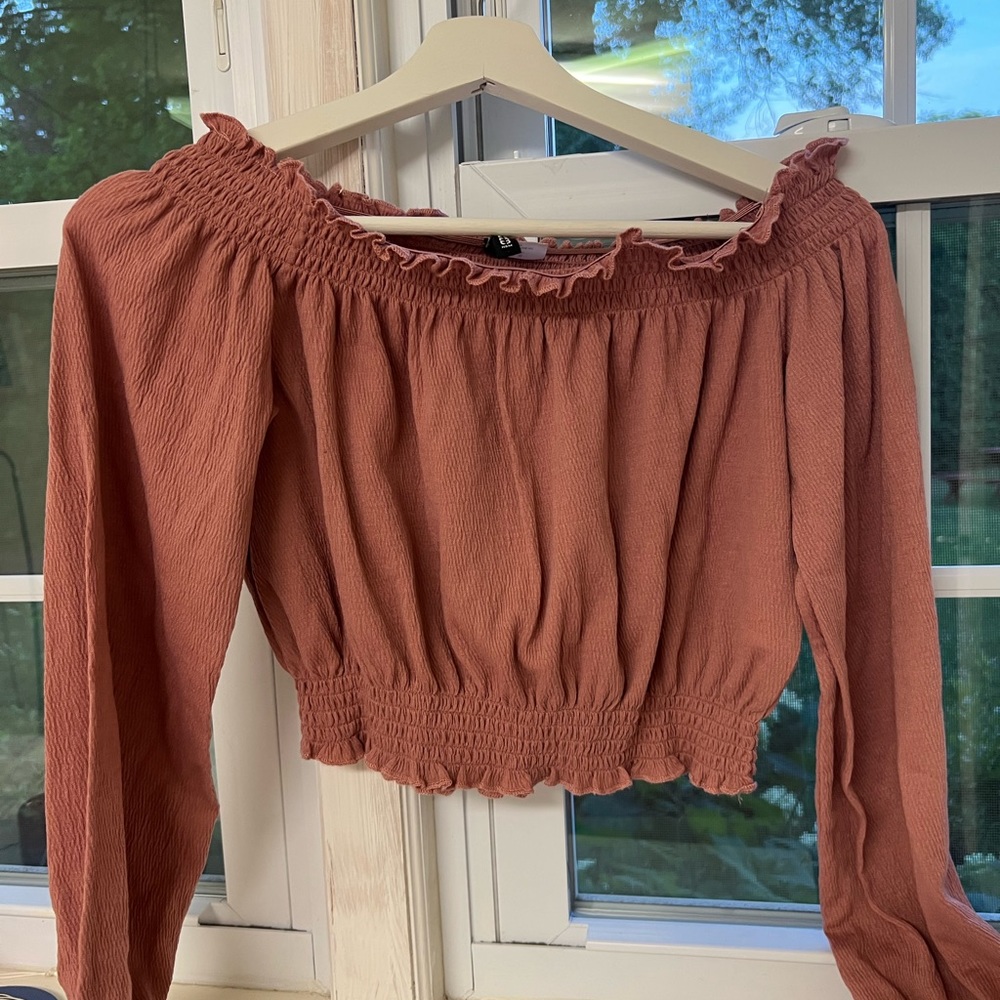 Pink blouse crop top.